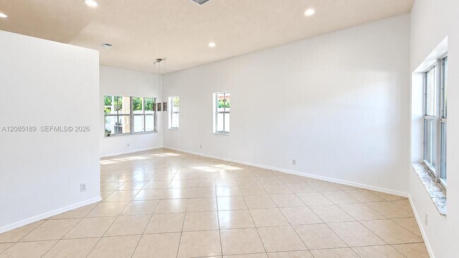 Building Photo - 908 Tanglewood Cir