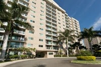 Building Photo - Plantation Town Apartments #112