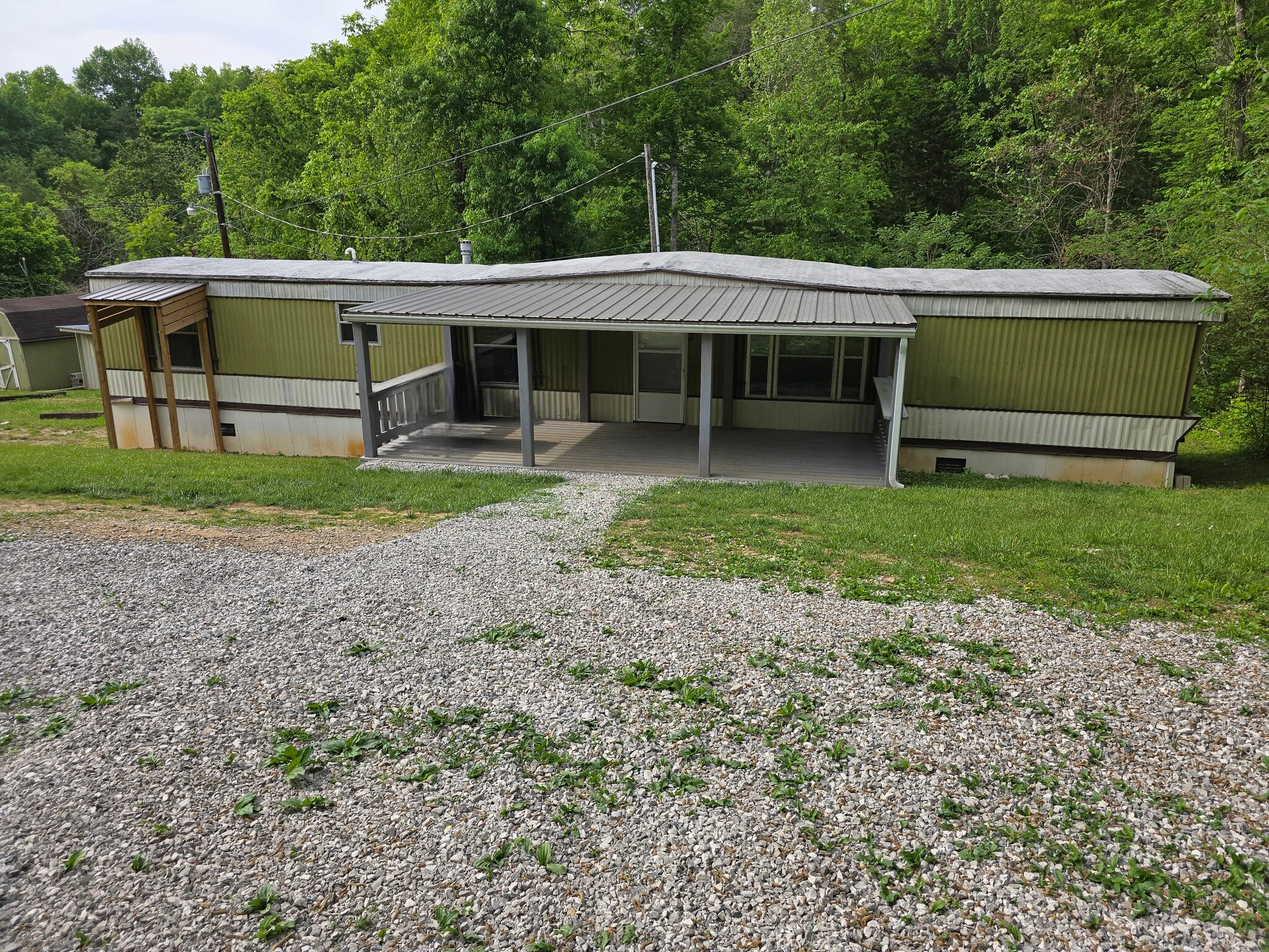 Large porch - 234 S Highway 27 Loop 4 W