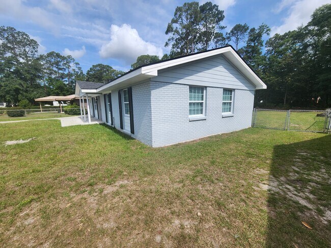Building Photo - 535 Azalea St