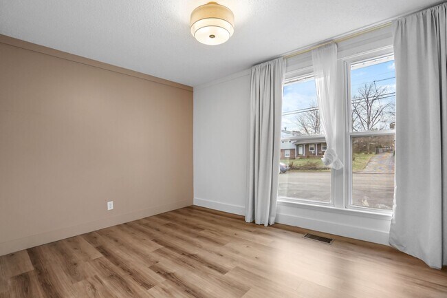 Building Photo - 6620 Upton Ln