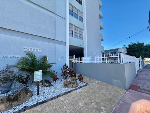 Building Photo - 2016 Bay Dr