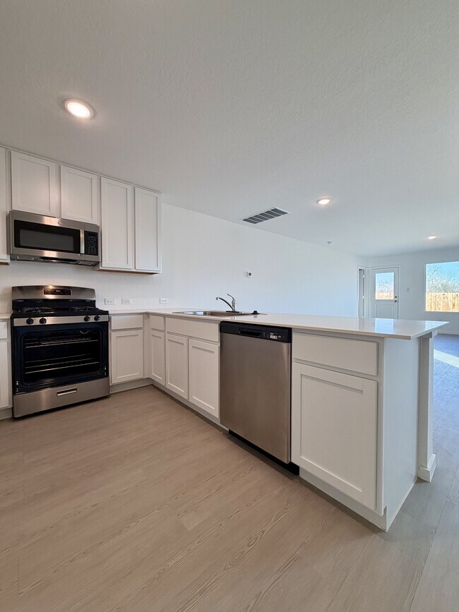 Building Photo - 14536 Azzurro Stone