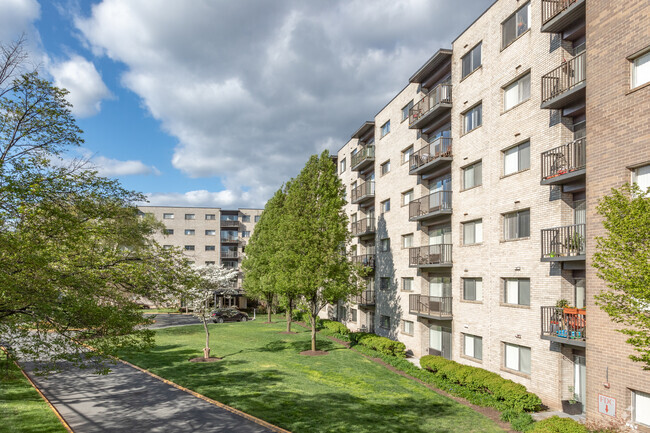 Primary Photo - Roosevelt Towers