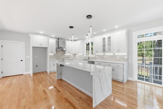 Building Photo - 4 Barrows Rd