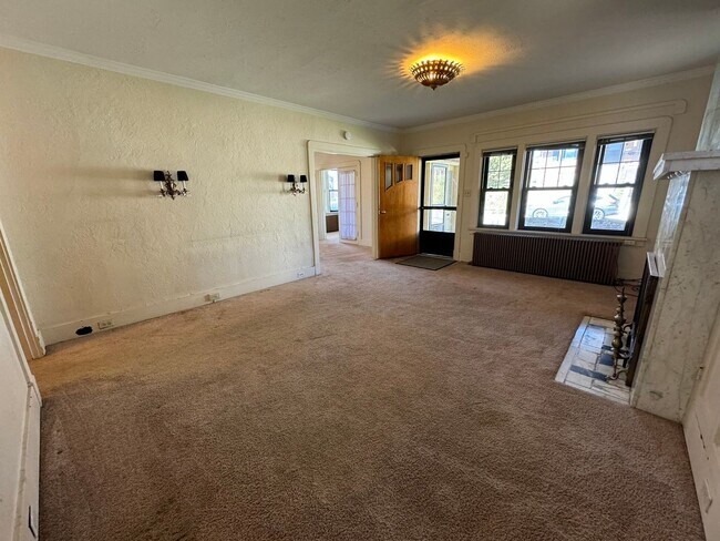 Building Photo - Mary Lou Molnar 111