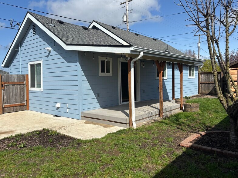 Back Porch - 730 12th Ave SE