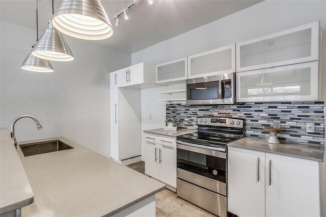 Building Photo - 1111 S Akard-33045