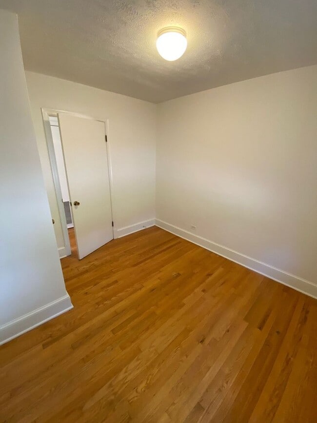 Building Photo - 804 St James Cir