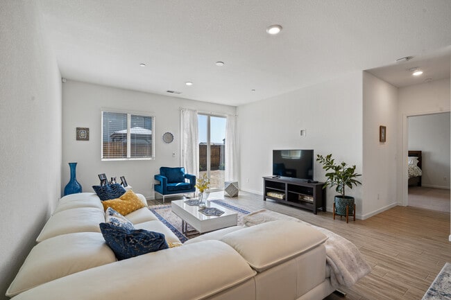 Building Photo - 3324 Pruett Dr