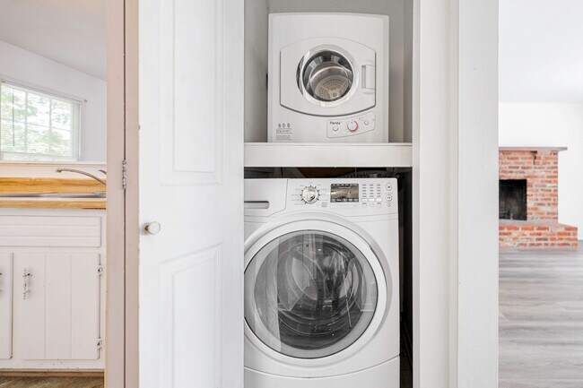 Building Photo - Great West End Two Bedroom Flat for rent