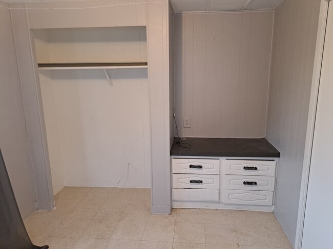 Building Photo - 64 Dakota St