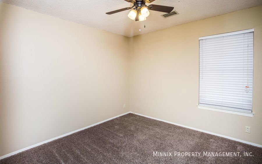 Building Photo - 4701 Country Club Dr