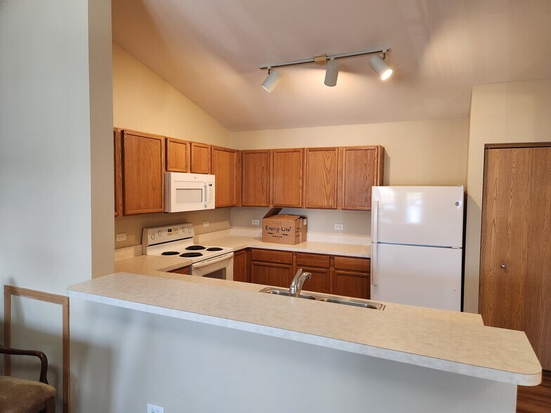 Building Photo - 1819 Silverstone Dr