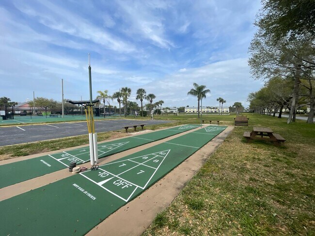 Building Photo - 4730 Coquina Key Dr SE