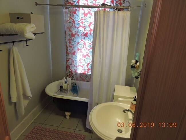 Building Photo - Renovated 2BR/1BA cottage in Historic Beauregard Town