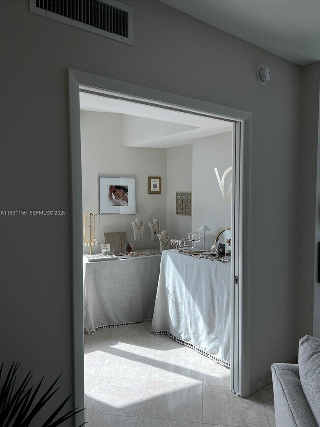 Building Photo - 350 S Miami Ave