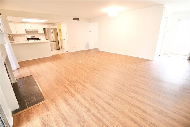 Building Photo - 34 Little Silver Ct