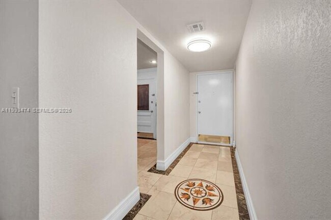 Building Photo - 100 Edgewater Dr