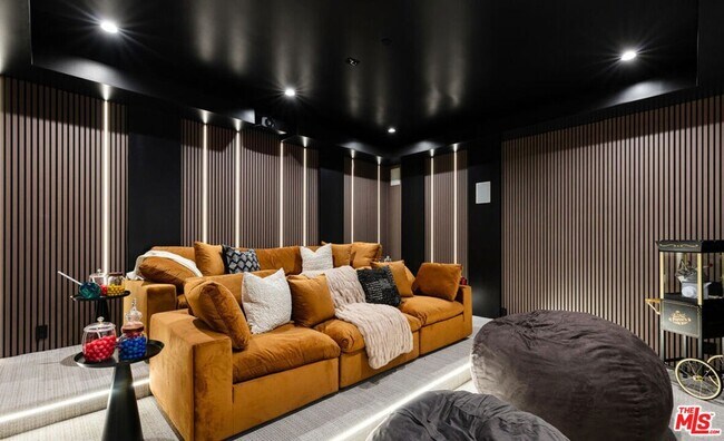 Building Photo - 2565 Patricia Ave