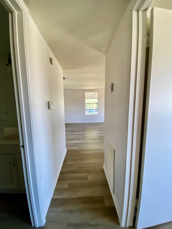 Building Photo - 415 Jasmine Ln