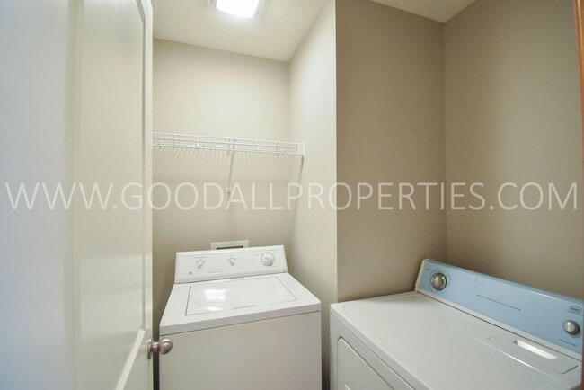 Building Photo - Pleasant Hill Townhome with 2-Car Garage, Walk-In Closets & Deck