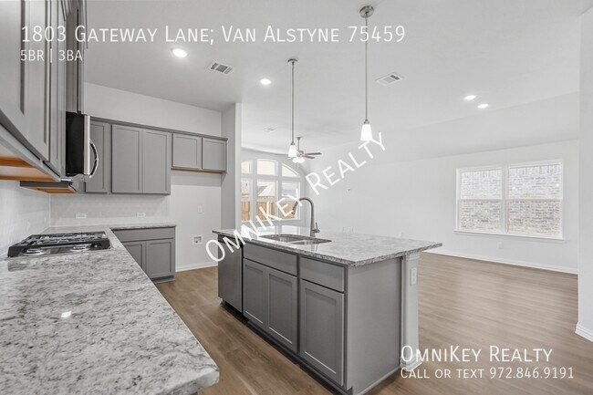 Building Photo - 1803 Gateway Ln