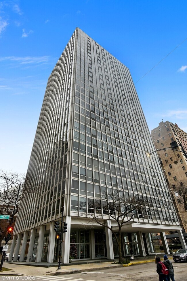 Building Photo - 2400 N Lakeview Ave