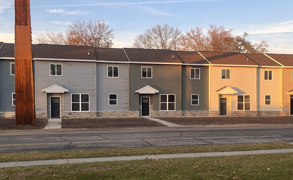 Primary Photo - 400 Sherman