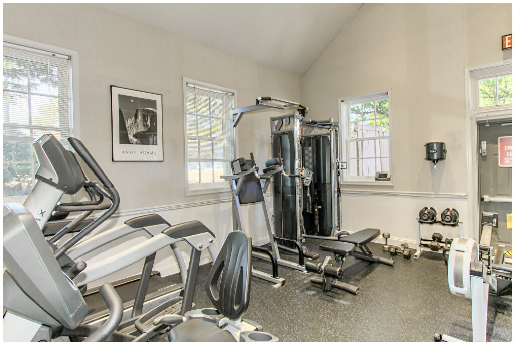 Building Photo - 1628 W Abingdon Dr