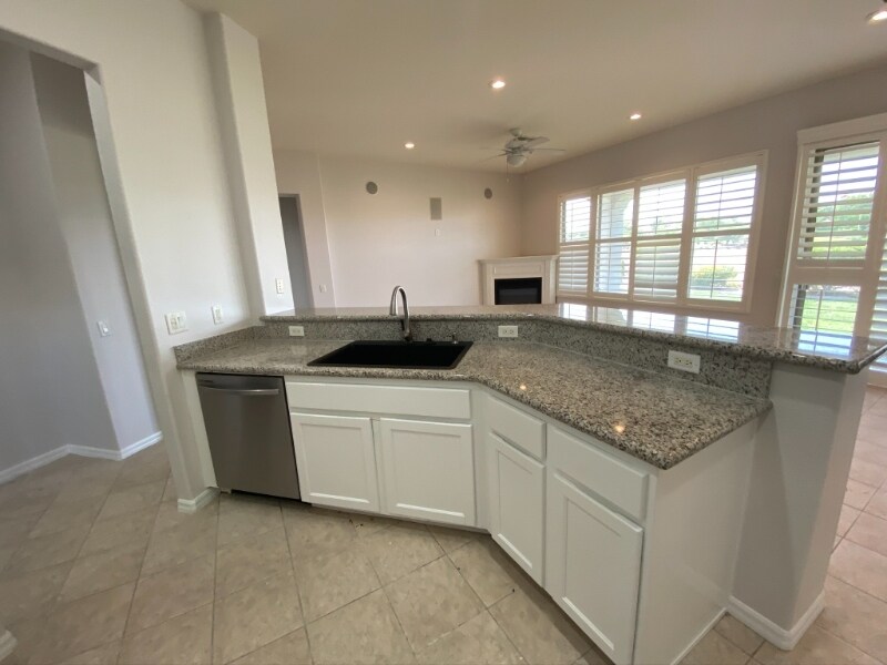 Building Photo - 43 Braelinn Dr