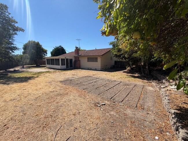 Building Photo - 3 Bedroom | 1.5 Bathroom | Single Family Home in Carmichael