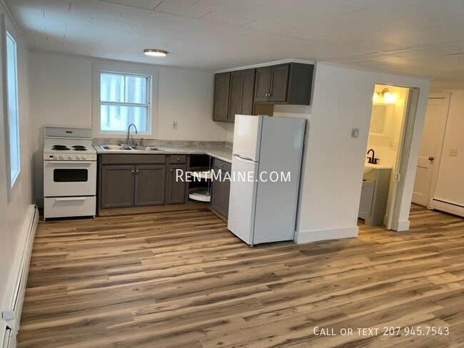 Building Photo - 1084 School St