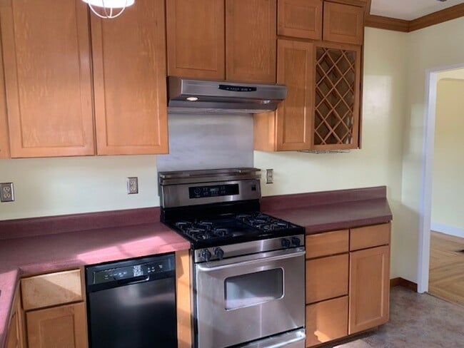 Building Photo - Adorable Three Bedroom, One-story Home in ...