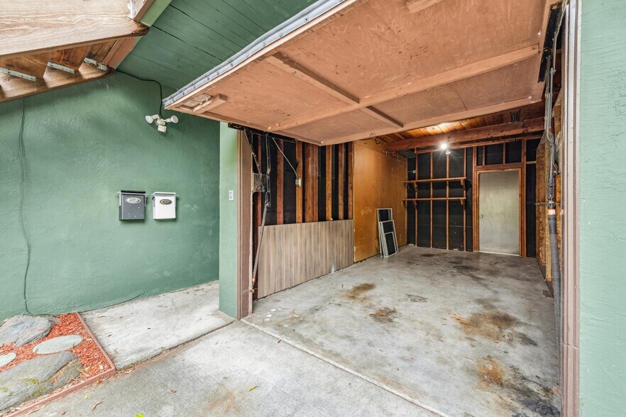 Building Photo - 2073 Key Blvd