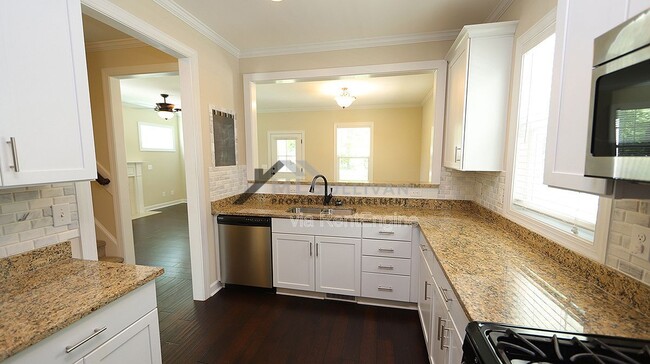 Building Photo - 1724 Arrowhead Dr