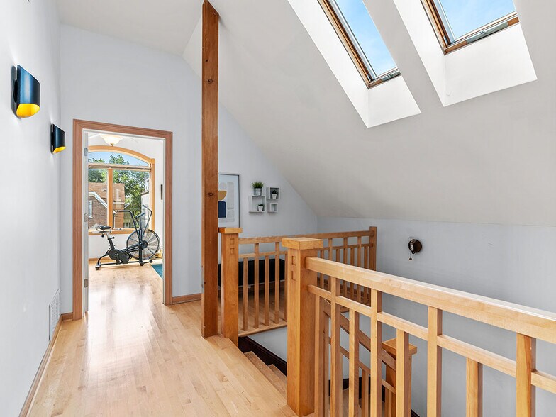 Building Photo - 1929 W Henderson St