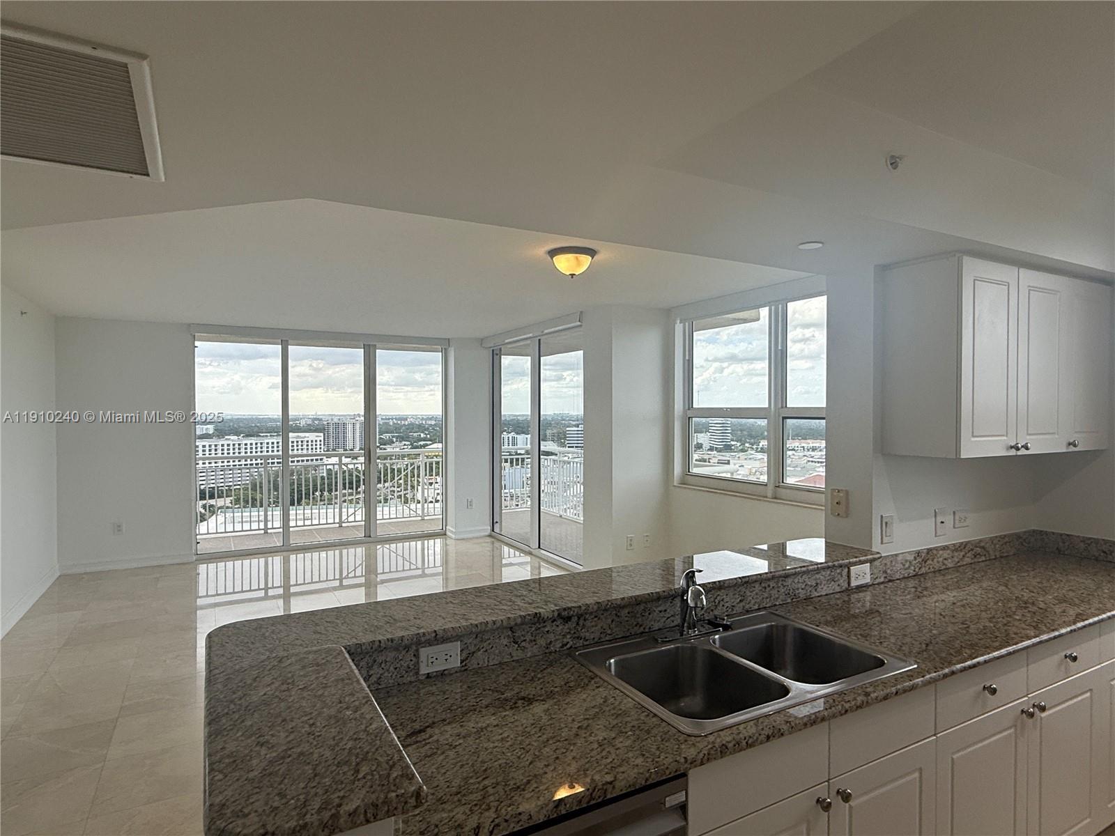 Building Photo - 19501 W Country Club Dr