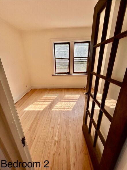 Building Photo - 704 S Maple Ave