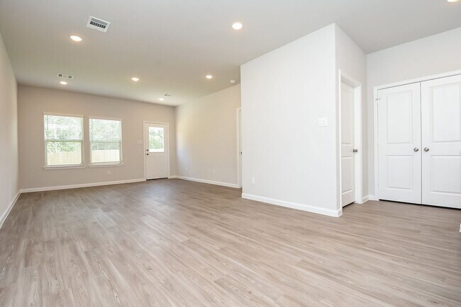 Building Photo - 16493 Moss Ln