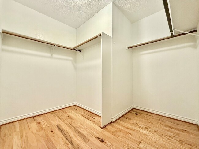 Building Photo - 1620 Flagstone Ln