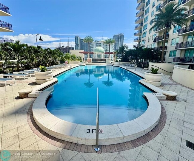 Building Photo - 610 W Las Olas Blvd