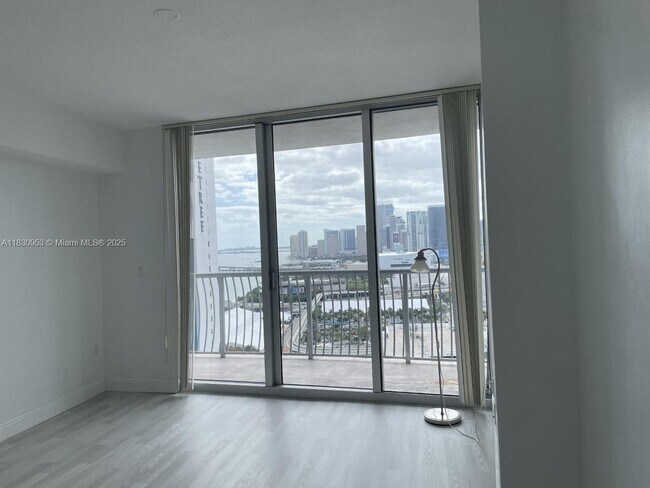 Building Photo - 1750 N Bayshore Dr