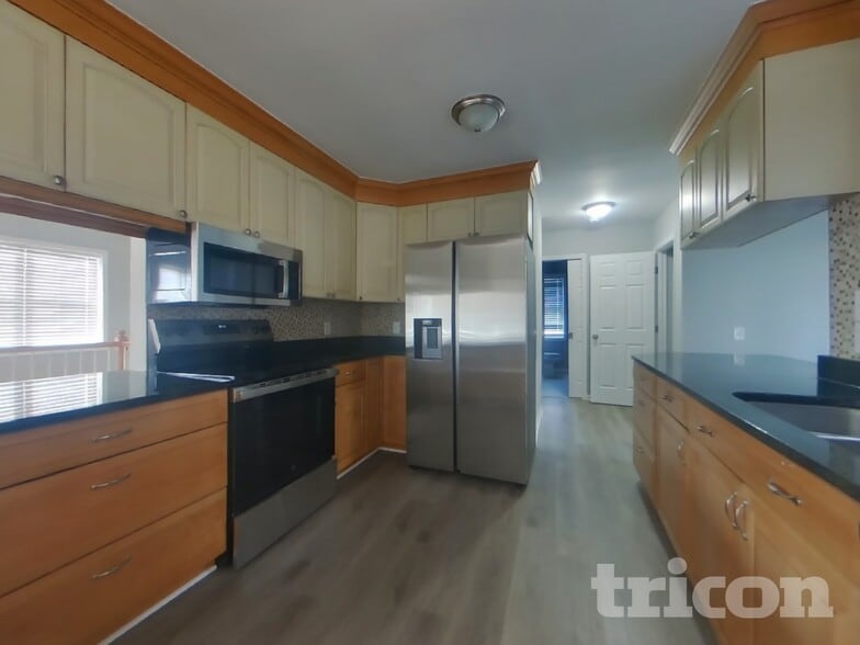 Building Photo - 1614 Thomas Rd