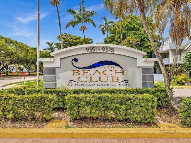 Building Photo - 9367 Fontainebleau Blvd