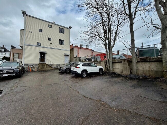 Building Photo - 21 Billings Rd