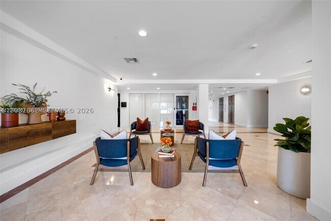 Building Photo - 1455 N Treasure Dr