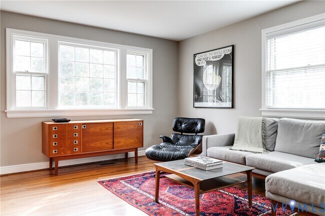 Building Photo - 3342 Grandview Dr