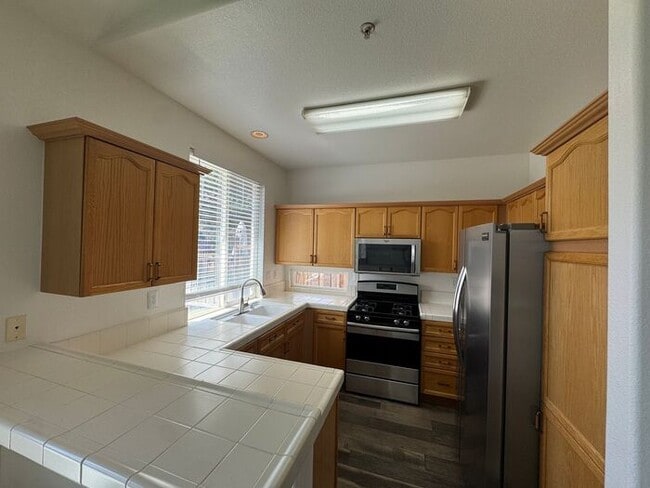 Building Photo - 3 Bed , 2 Bath in Wingfield Springs!