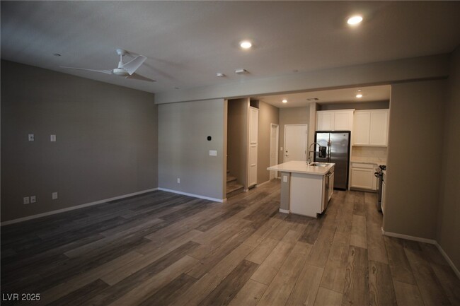 Building Photo - 13 Alamere Falls Dr